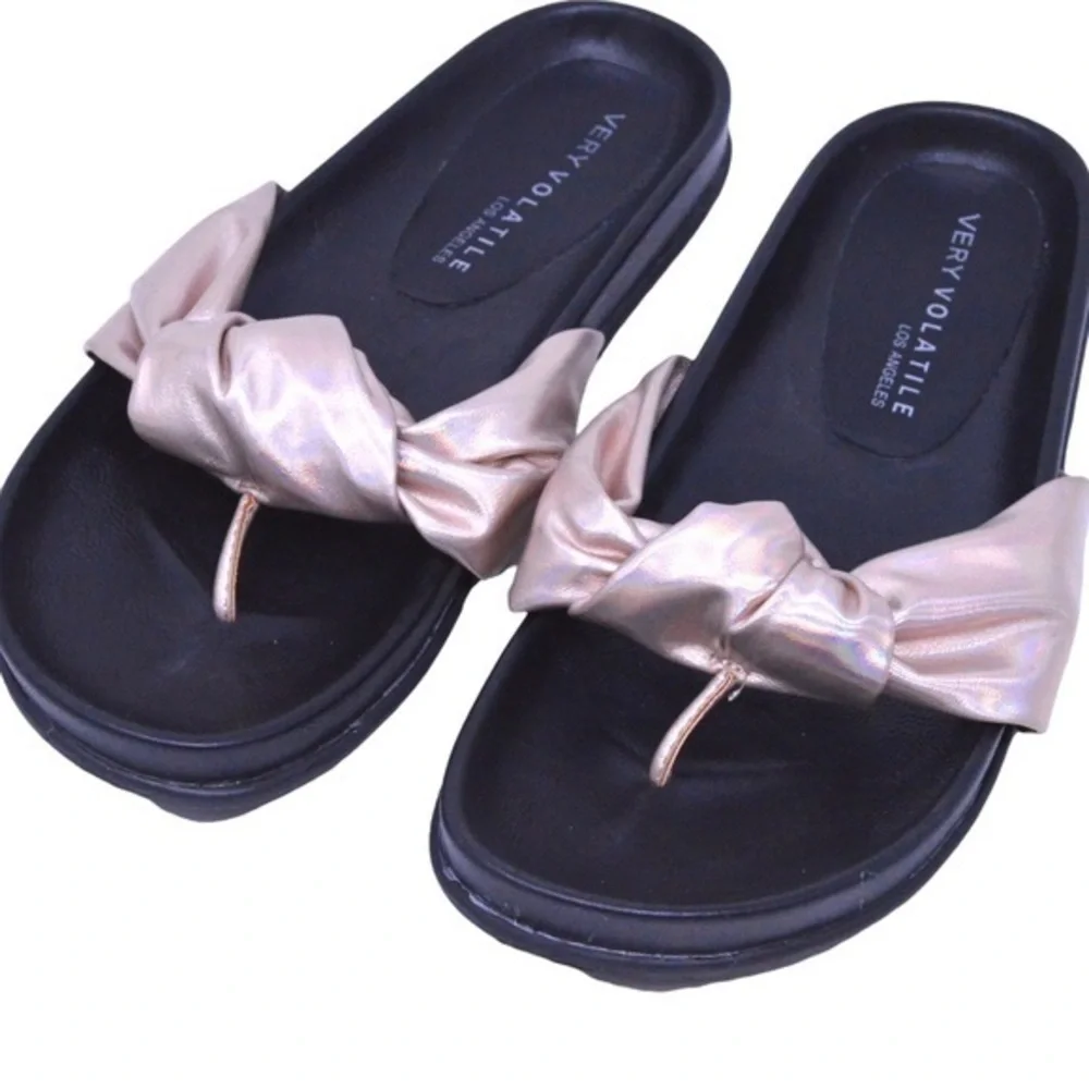 Very Volatile Los Angeles Glaze Rose Gold Satin Twist‎ Thong Sandals, Size 8